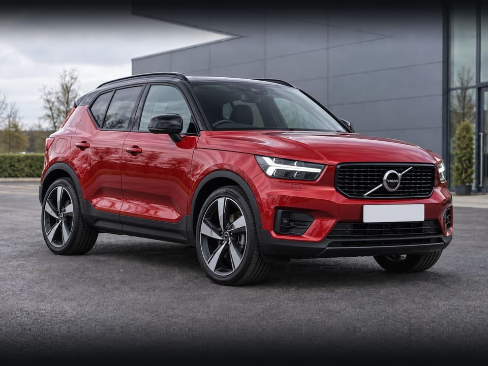 Volvo XC40 in Fusion Red